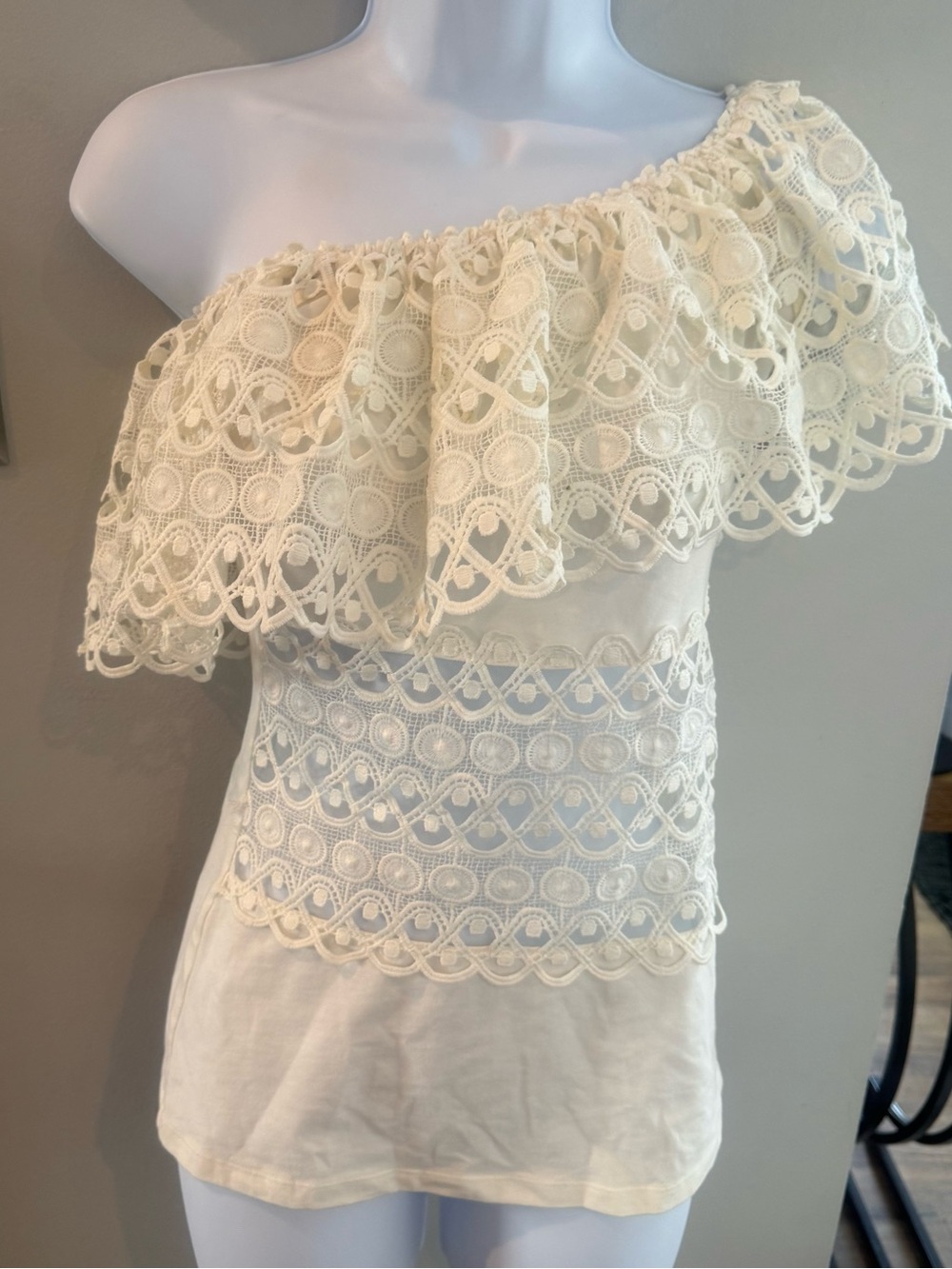 Anne Fontaine Cream One-Shoulder Lace Ruffle Top